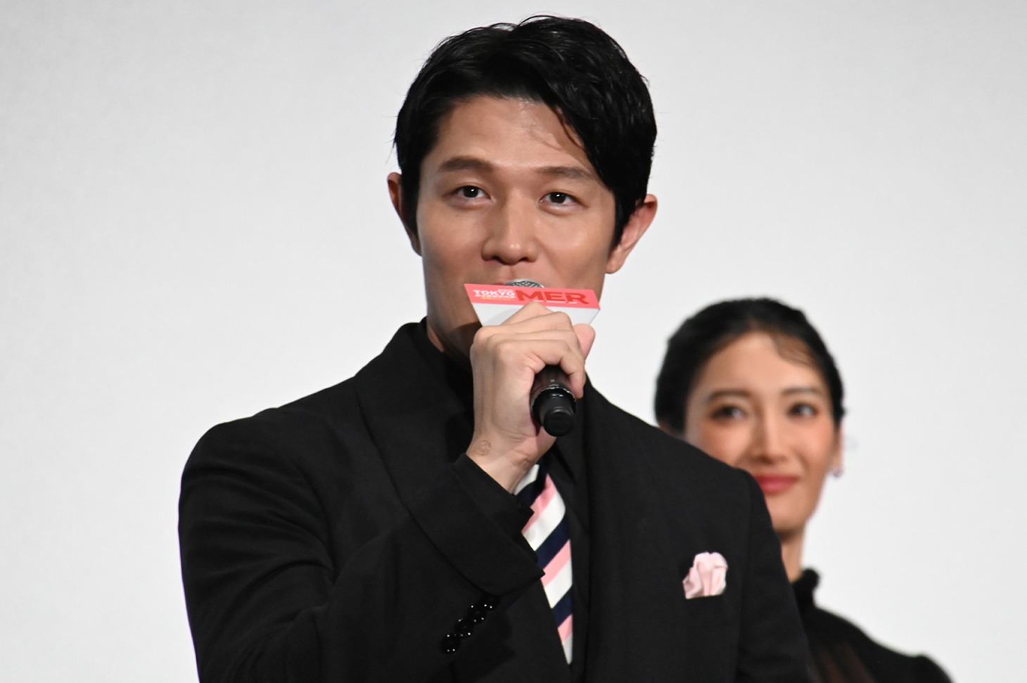 鈴木亮平
