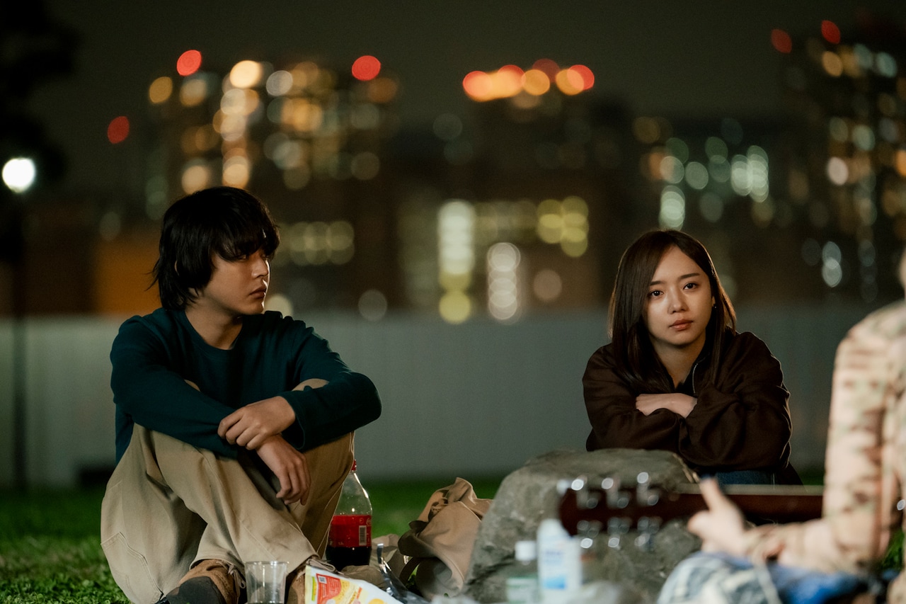 齊藤京子が主演する映画「恋愛裁判」公開日決定、倉悠貴写す新場面カット到着