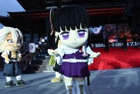 カメラにアピールする“みに隊士”のカナヲ