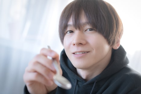 BL映画「美味しい運命」より、向理来演じる憐。歓楽街の色恋沙汰を闇で解決してきた彼は、狙いを定めたターゲットをそのテクニックで必ず落としてきた