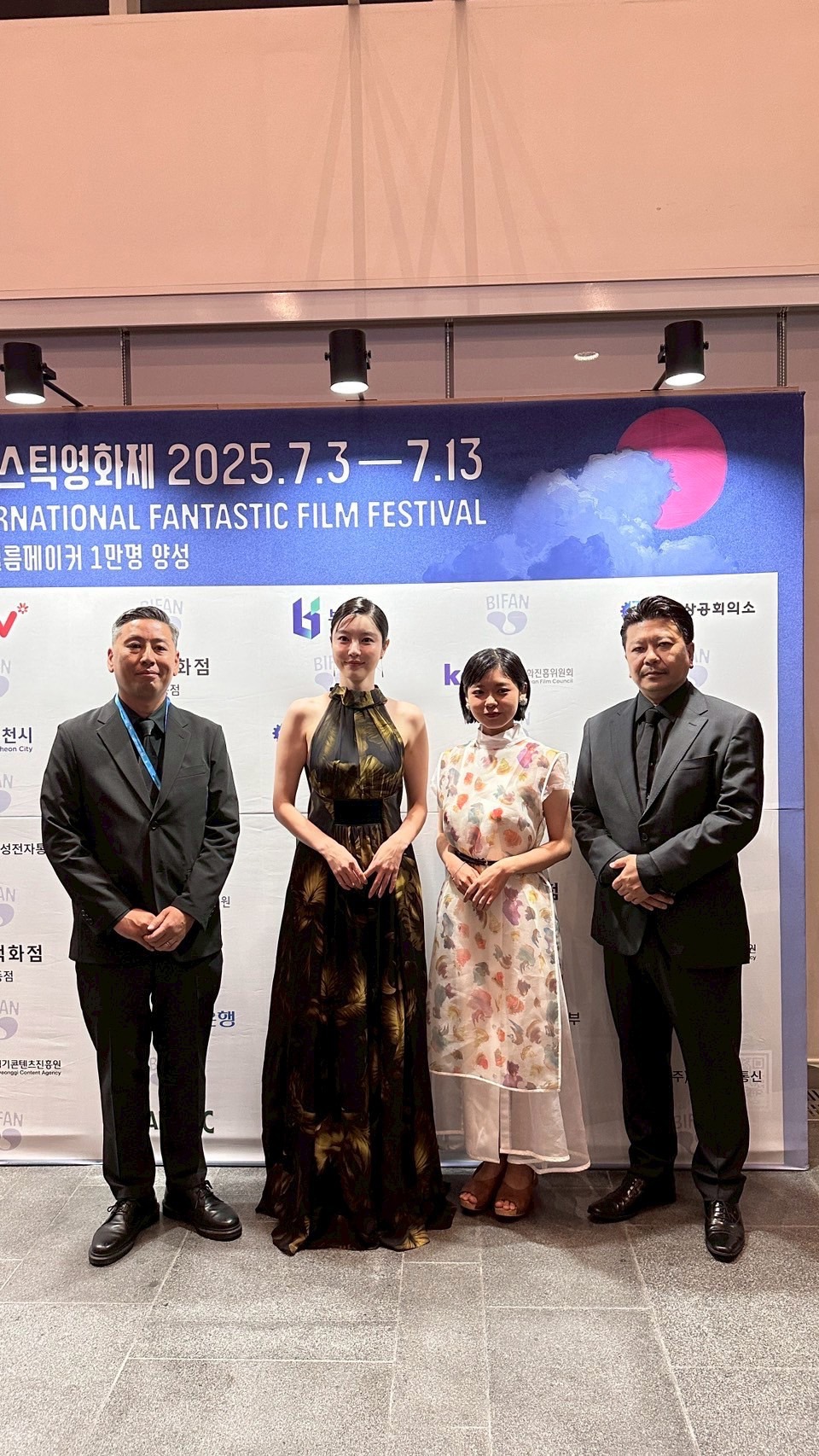 第29回富川（プチョン）国際ファンタスティック映画祭の様子。左から小南敏也、向里祐香、新帆ゆき、久保和明