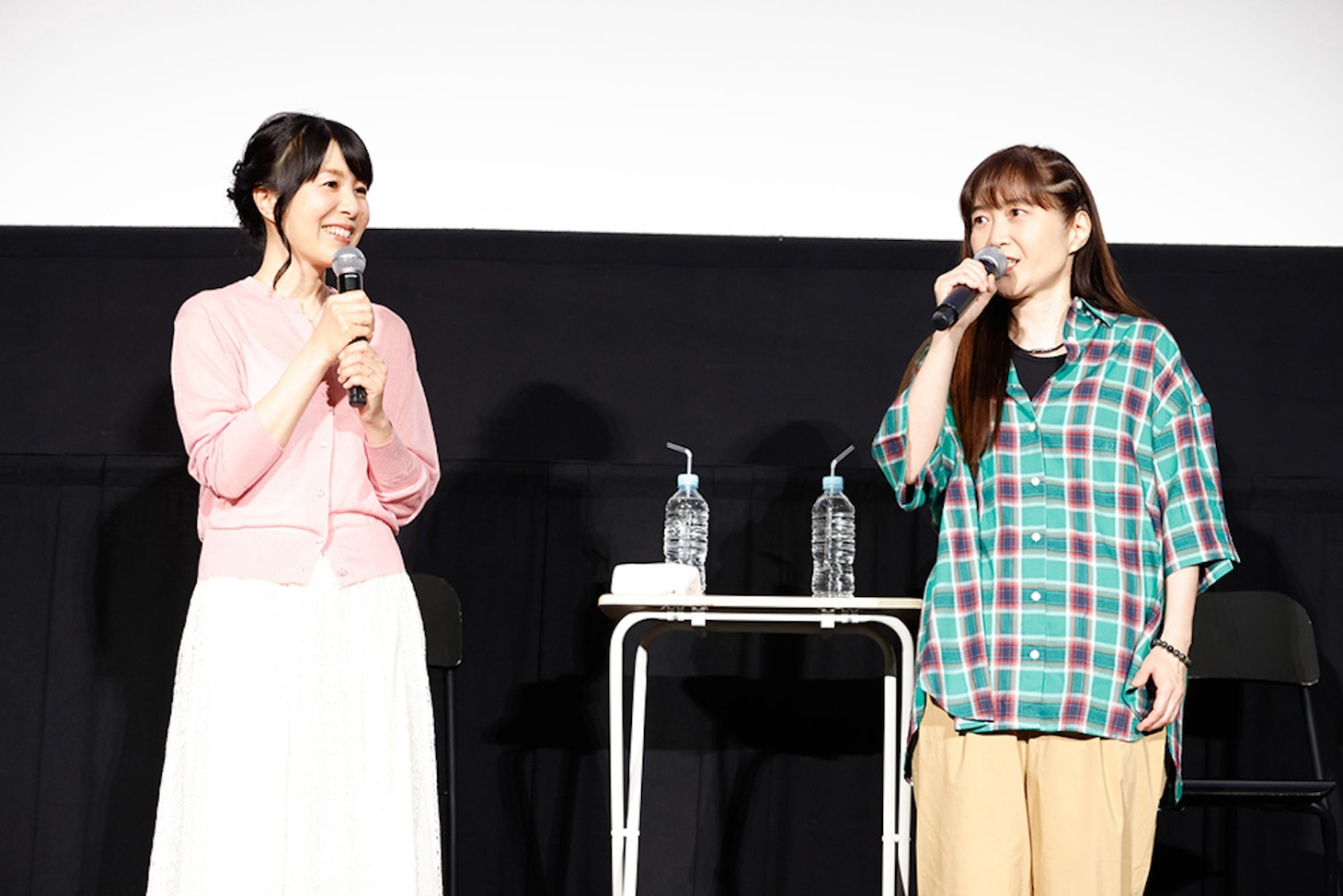 左から丹下桜、くまいもとこ
