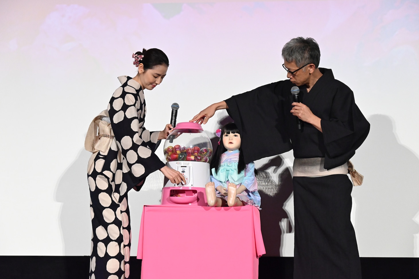 「ドールハウス」“大感謝舞台挨拶”の様子