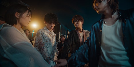 Netflixシリーズ「グラスハート」新場面写真