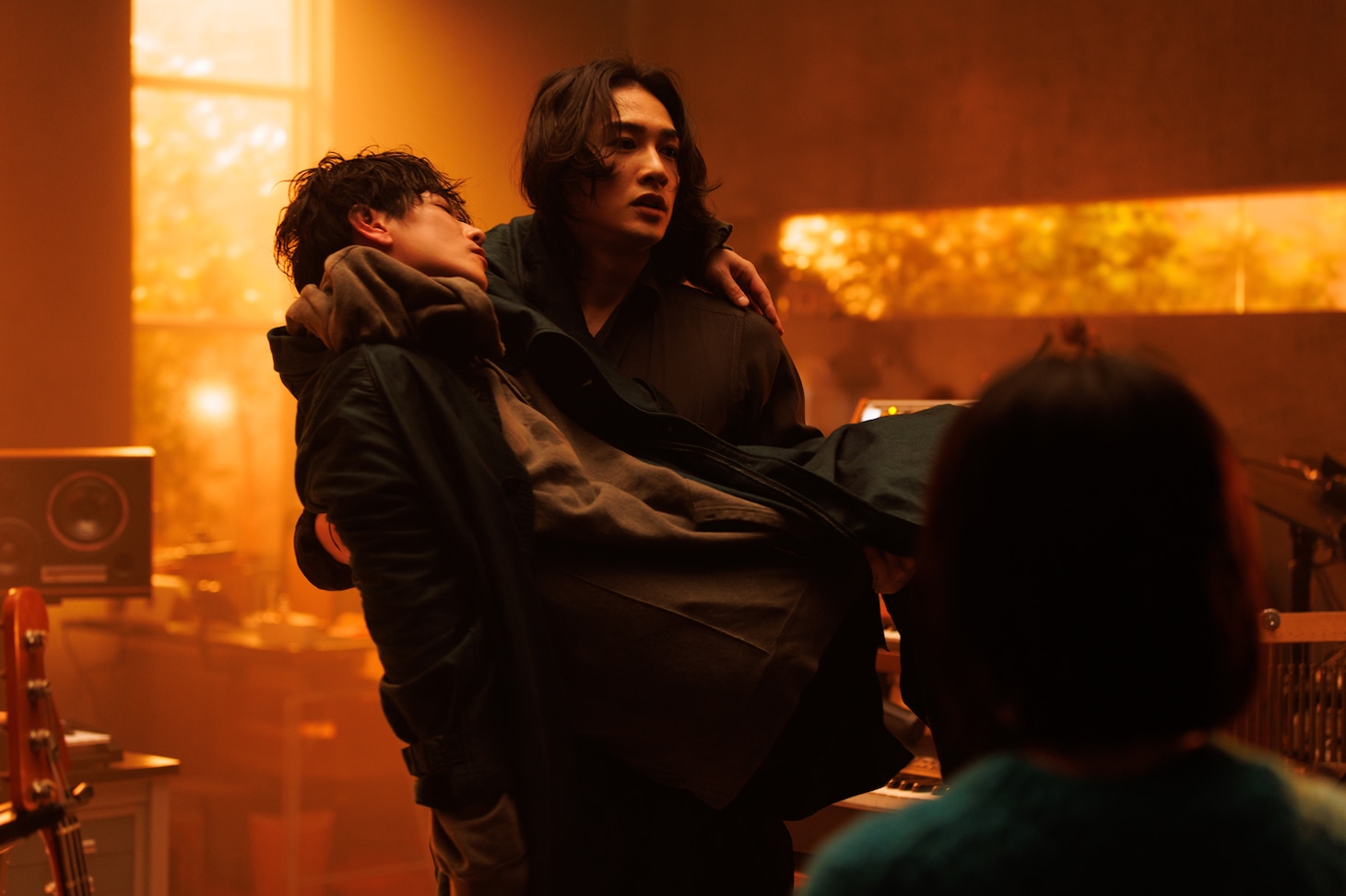 Netflixシリーズ「グラスハート」新場面写真