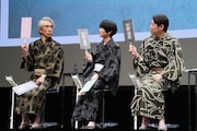 「一番ミステリアスなのは誰?」という質問に回答する段田安則(左)、板垣李光人(中央)、阿部サダヲ(右)