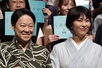 左から阿部サダヲ、松たか子