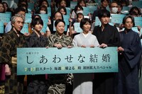 「しあわせな結婚」キャスト登壇イベントの様子。左から段田安則、板垣李光人、阿部サダヲ、松たか子、杉野遥亮、岡部たかし