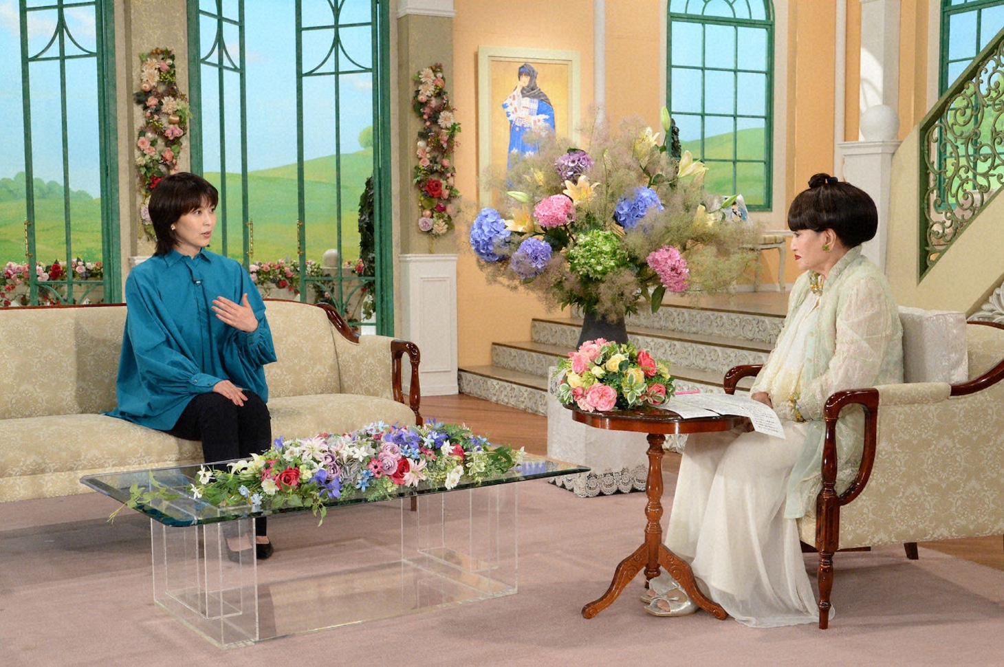 「徹子の部屋」より、松たか子（左）と黒柳徹子（右）
