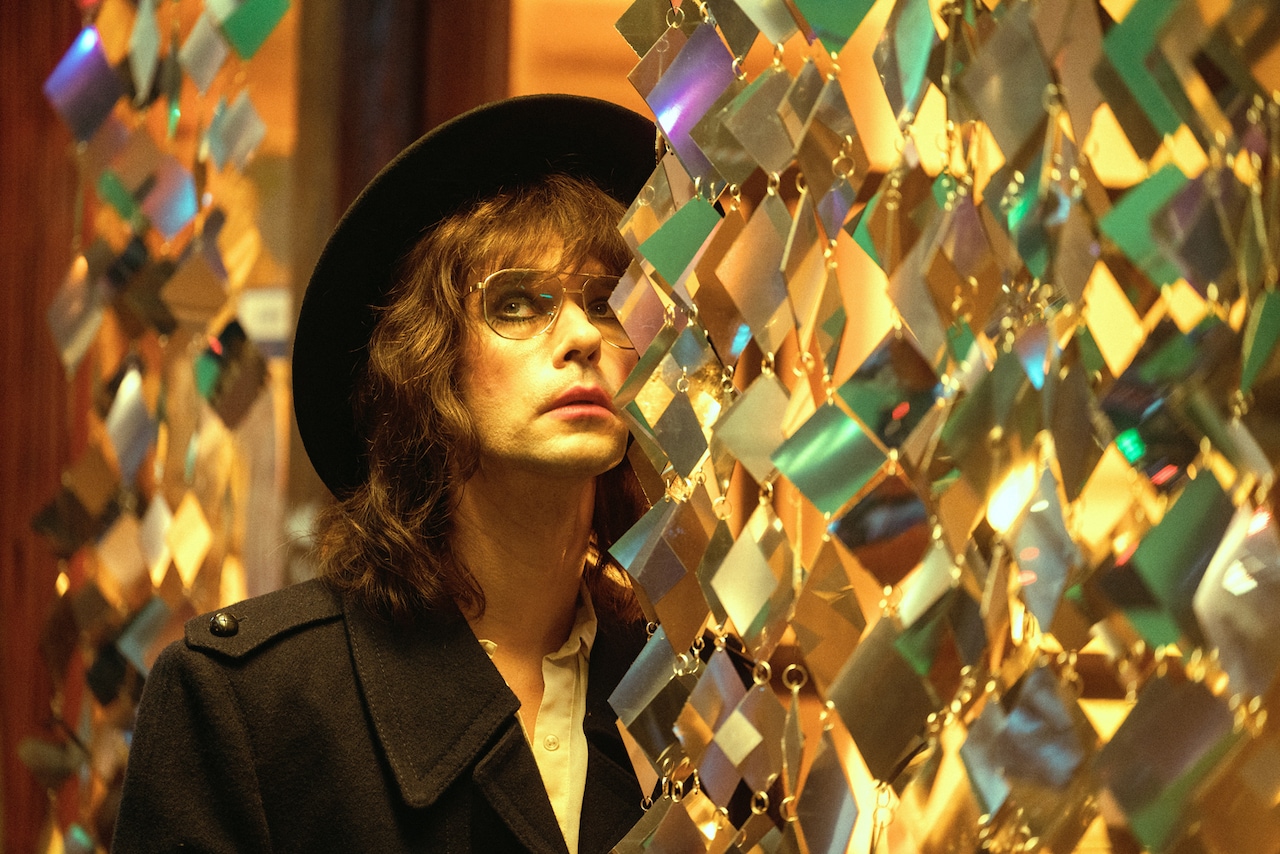 ベン・ウィショー七変化、映画「リモノフ」で炭鉱夫・詩人・執事・兵士と多彩な顔見せる