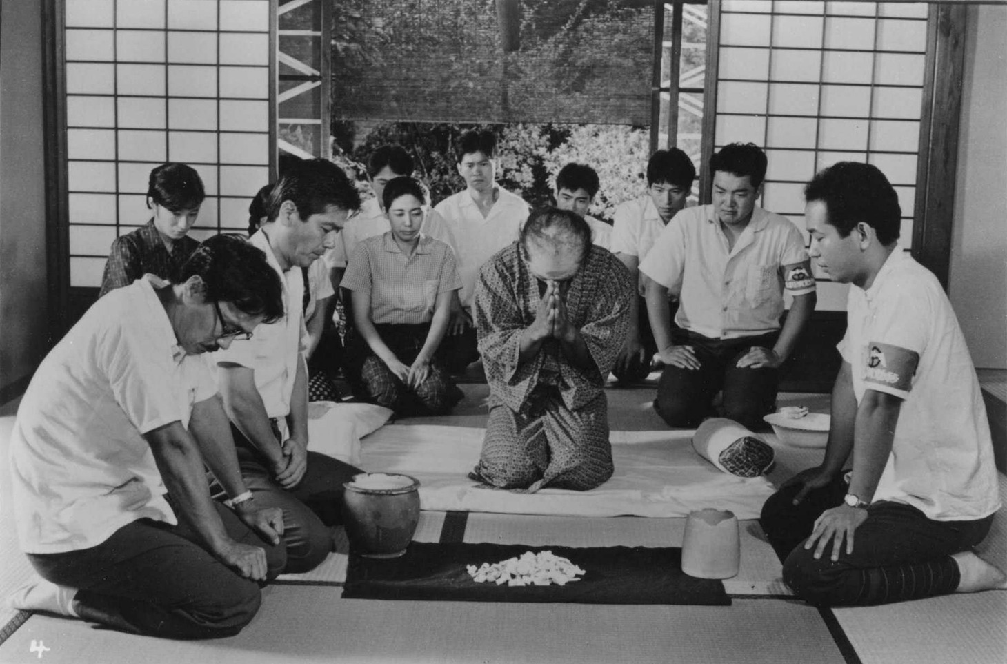 「さくら隊散る」場面写真