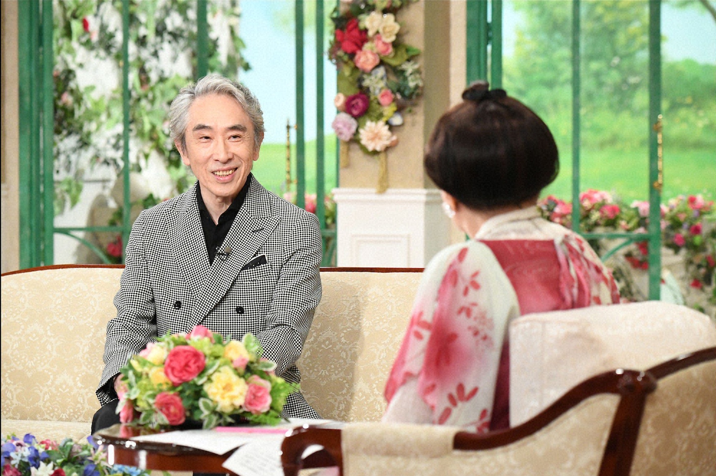 「徹子の部屋」より、左から段田安則、黒柳徹子