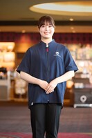 TOHOシネマズの新ユニフォームを着たスタッフ