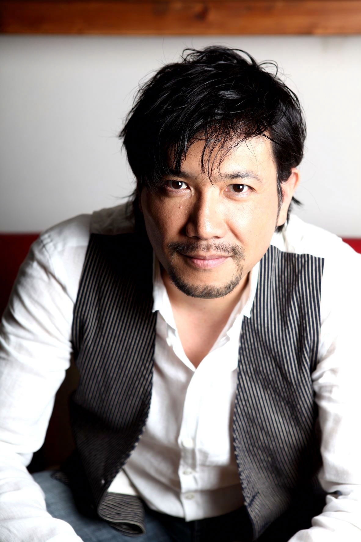 井川忠雄役の別所哲也