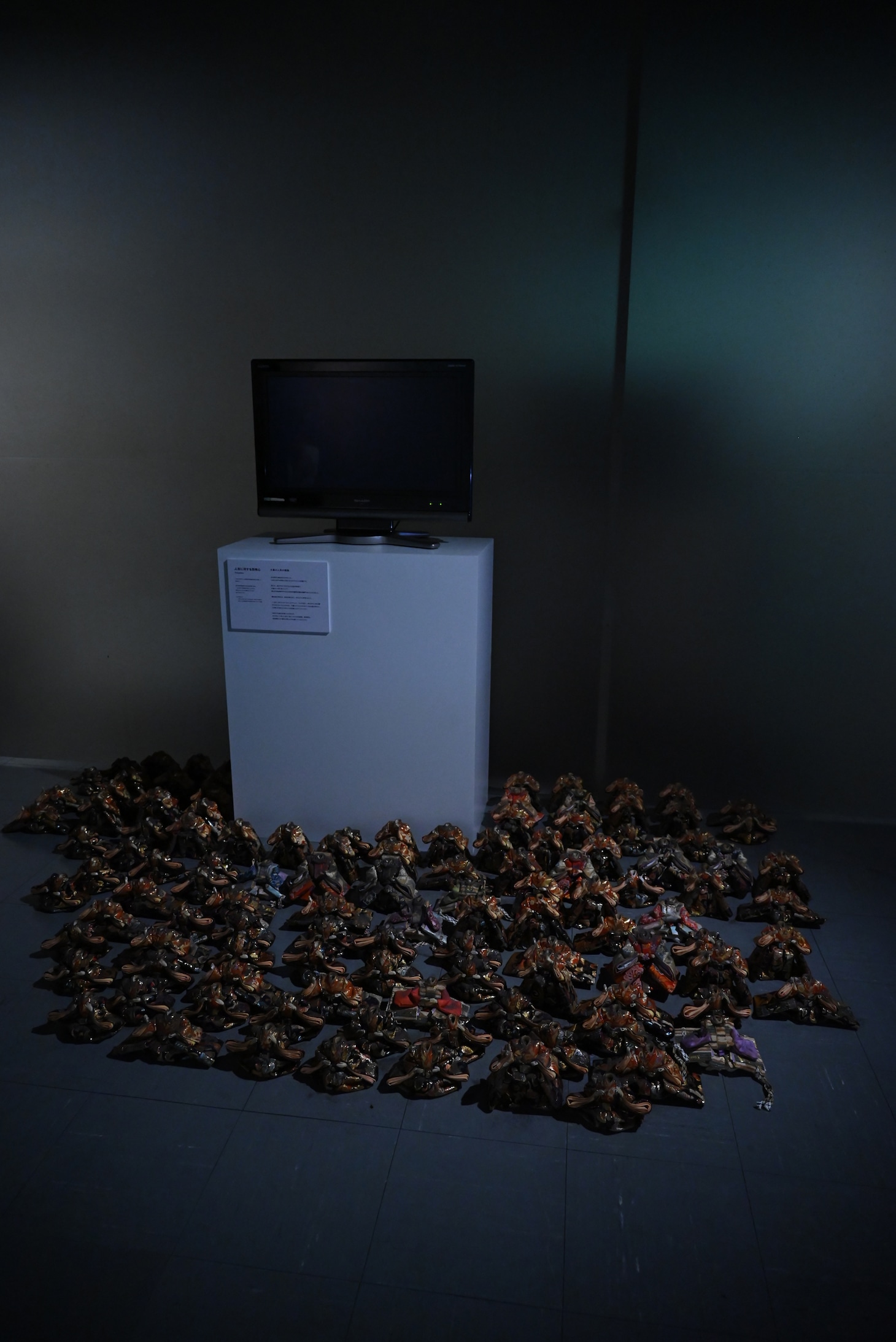 「人形に対する恐怖心」の展示