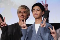 左から高良健吾、原田琥之佑