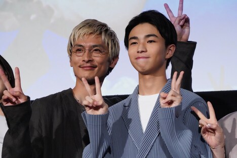 左から高良健吾、原田琥之佑