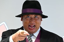 ドラマ「笑ゥせぇるすまん」配信記念イベントに参加した、喪黒福造役の秋山竜次