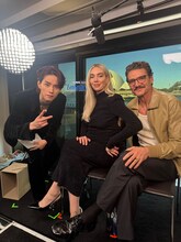 左から佐藤景瑚（JO1）、ヴァネッサ・カービー、ペドロ・パスカル