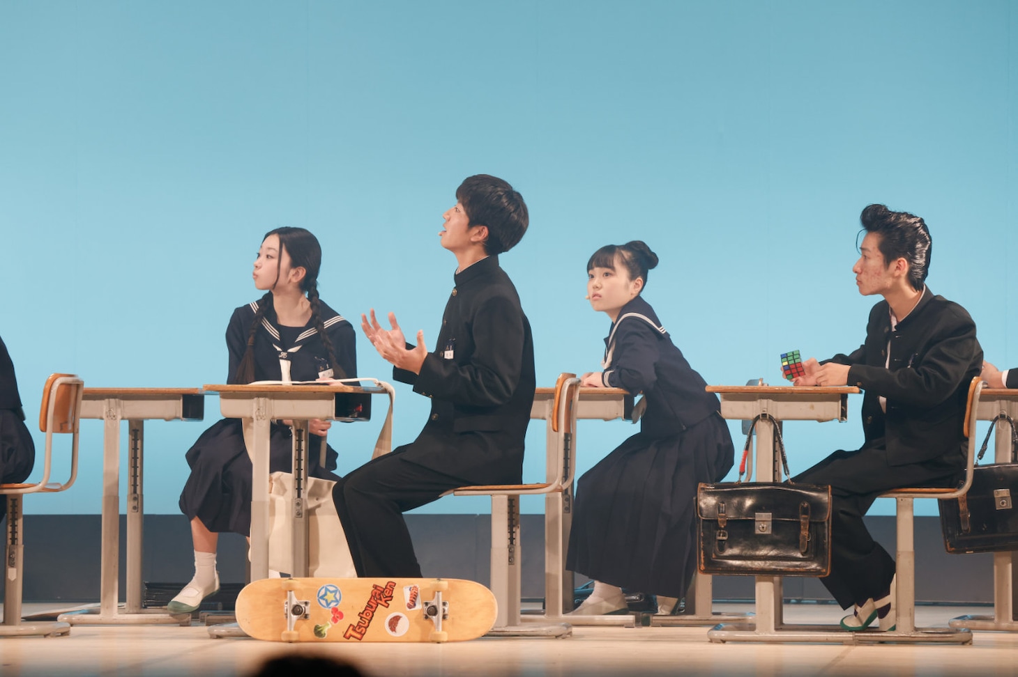 「おいしい給食」ファンミーティング「全校集会」より、ライブアクト「おいしい給食 ロスト・オブ・アゲパン」の様子