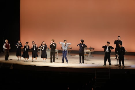 「おいしい給食」ファンミーティング「全校集会」より、ライブアクト「おいしい給食 ロスト・オブ・アゲパン」の様子