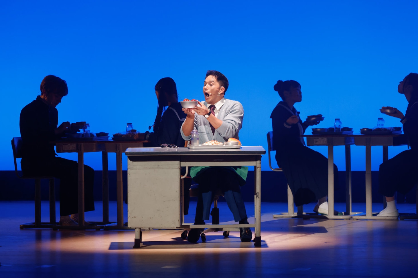 「おいしい給食」ファンミーティング「全校集会」より、ライブアクト「おいしい給食 ロスト・オブ・アゲパン」の様子