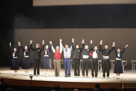 「おいしい給食」ファンミーティング「全校集会」より、ライブアクト「おいしい給食 ロスト・オブ・アゲパン」の様子