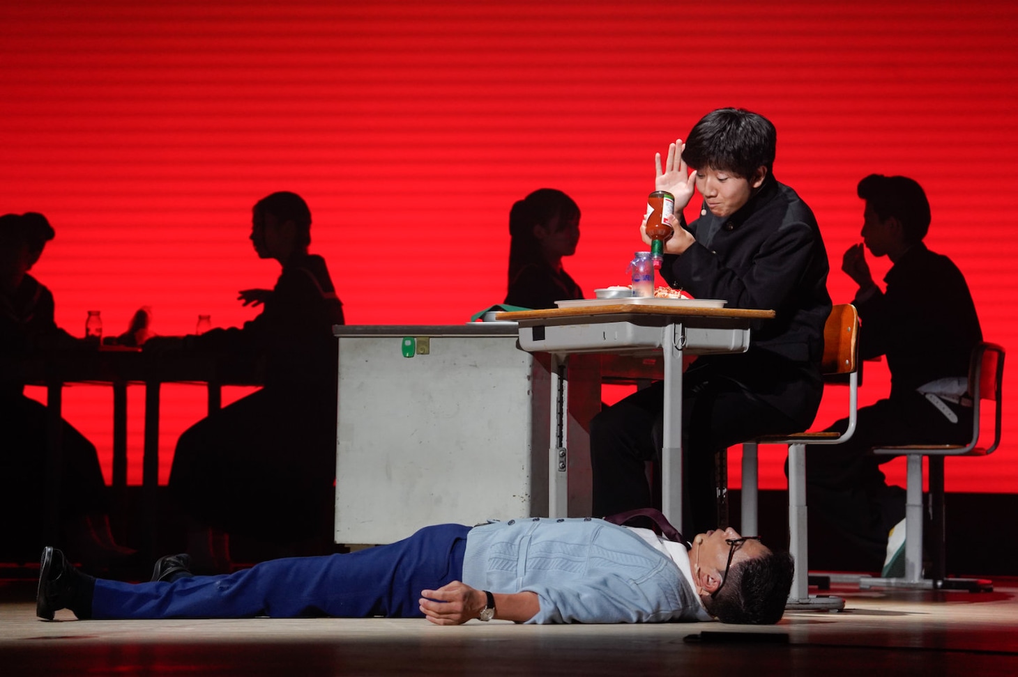「おいしい給食」ファンミーティング「全校集会」より、ライブアクト「おいしい給食 ロスト・オブ・アゲパン」の様子