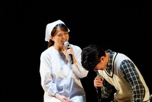 左からいとうまい子、佐藤大志