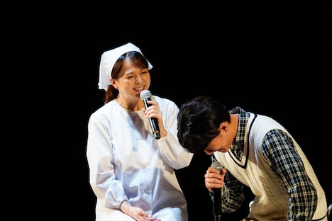 左からいとうまい子、佐藤大志