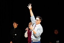 市原隼人（中央）