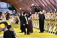 映画「8番出口」88m無限ループカーペットアライバルの様子