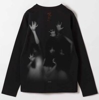 「呪怨」オフィシャルグッズ・「KAYAKO」ロングスリーブTシャツの背面（税込1万3200円・M / L / XL）