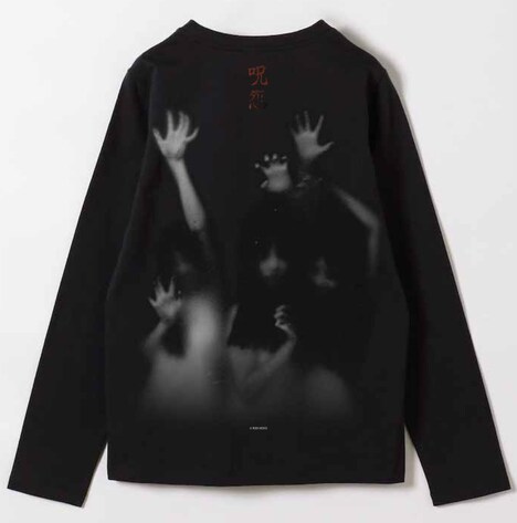 「呪怨」オフィシャルグッズ・「KAYAKO」ロングスリーブTシャツの背面（税込1万3200円・M / L / XL）