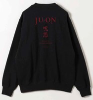 「呪怨」オフィシャルグッズ・KV CREWスェットの背面（税込1万6500円・M / L / XL）