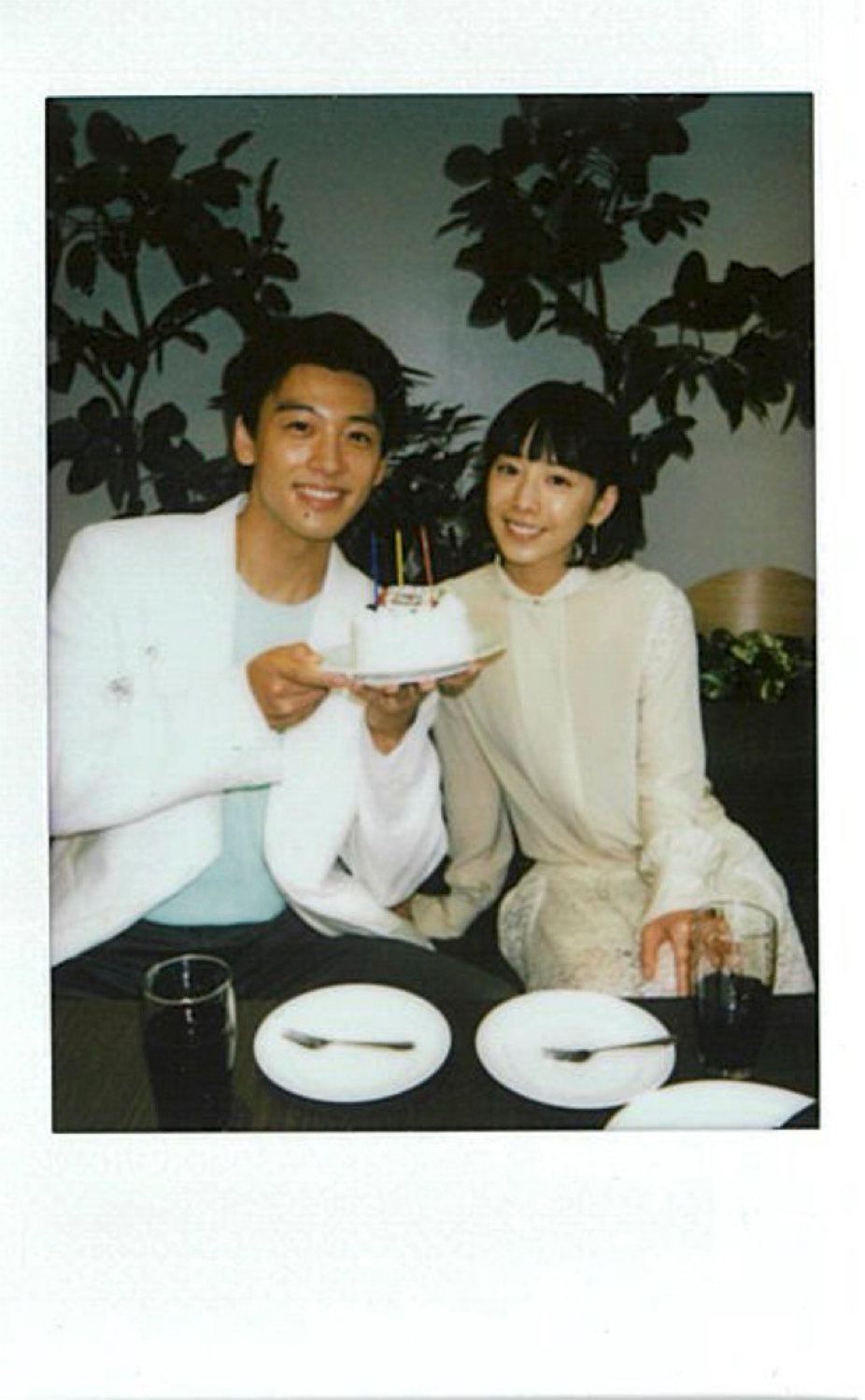 左から海老原勝男役の竹内涼真、山岸鮎美役の夏帆 ©︎TBS