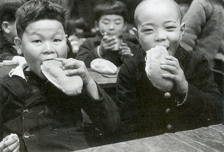 「教室の子供たち ―学習指導への道―」場面写真（資料提供：記録映画保存センター）