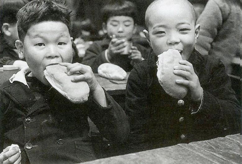 「教室の子供たち ―学習指導への道―」場面写真（資料提供：記録映画保存センター）