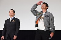 左から水谷豊、寺脇康文