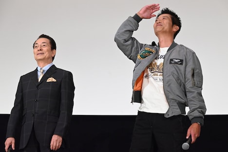 左から水谷豊、寺脇康文