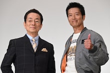 左から杉下右京役の水谷豊、亀山薫役の寺脇康文