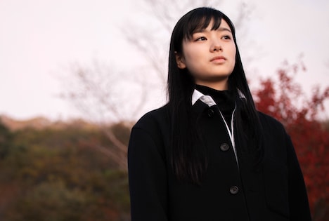 映画「白の花実」より、蒼戸虹子演じる莉花