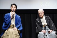 左から野村裕基、野村万作
