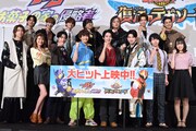 映画「仮面ライダーガヴ お菓子の家の侵略者」「ナンバーワン戦隊ゴジュウジャー 復活のテガソード」初日舞台挨拶の様子