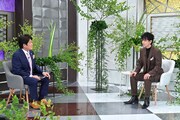 佐藤健（右）は番組で“俳優としての夢”を語る
