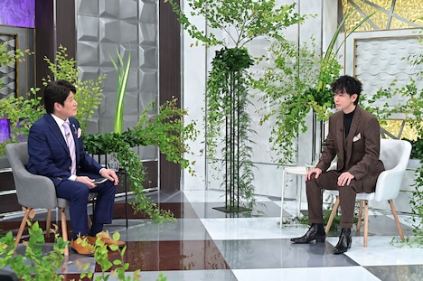 佐藤健（右）は番組で“俳優としての夢”を語る