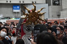 客席を歩くタローマン