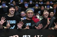 「呪怨〈4K：Vシネマ版〉」舞台挨拶付先行上映会に参加した柳憂怜（左）、清水崇（中央）、藤貴子（右）