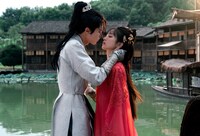 左からワン・ホーディー（王鶴棣）演じる楊凌 / 許七安、ティエン・シーウェイ（田曦薇）演じる臨安