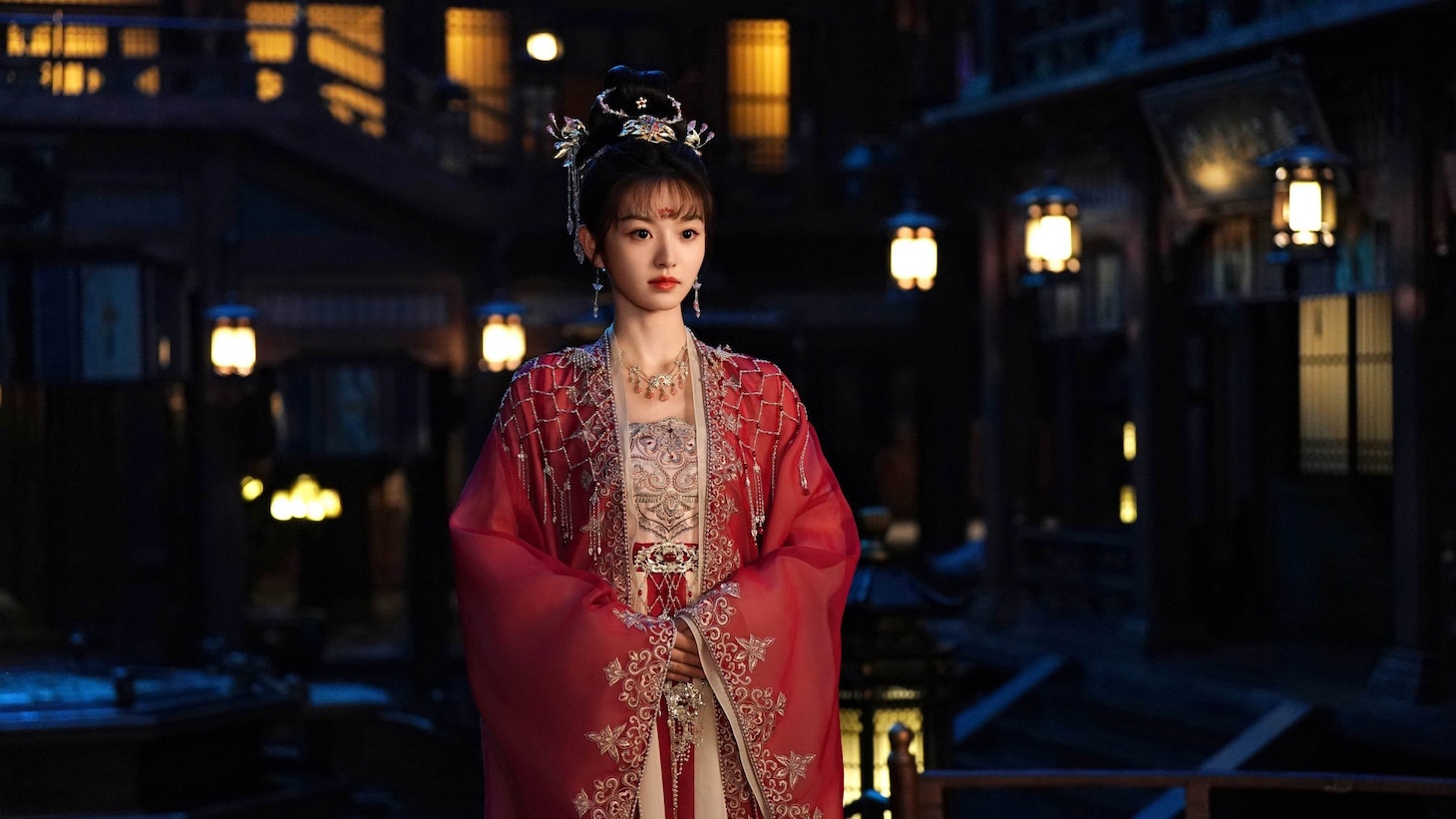 本作のヒロイン・臨安。演じるのは中国ドラマ「卿卿日常～宮廷を彩る幸せレシピ～」でトップ女優の仲間入りを果たしたティエン・シーウェイ（田曦薇）